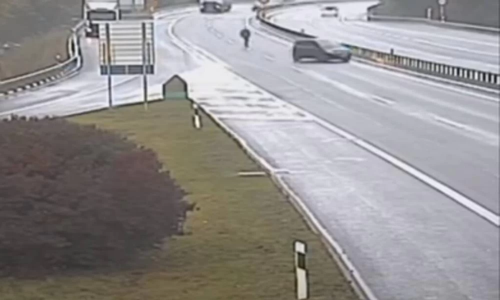 Ελβετία: Απερίσκεπτος οδηγός... κυνηγούσε το αμάξι του στην Εθνική Οδό!